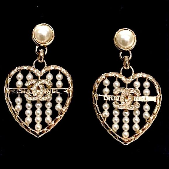 CHANEL Gold Heart Earrings with Pearl and diamond Accents - Picture 3 of 8